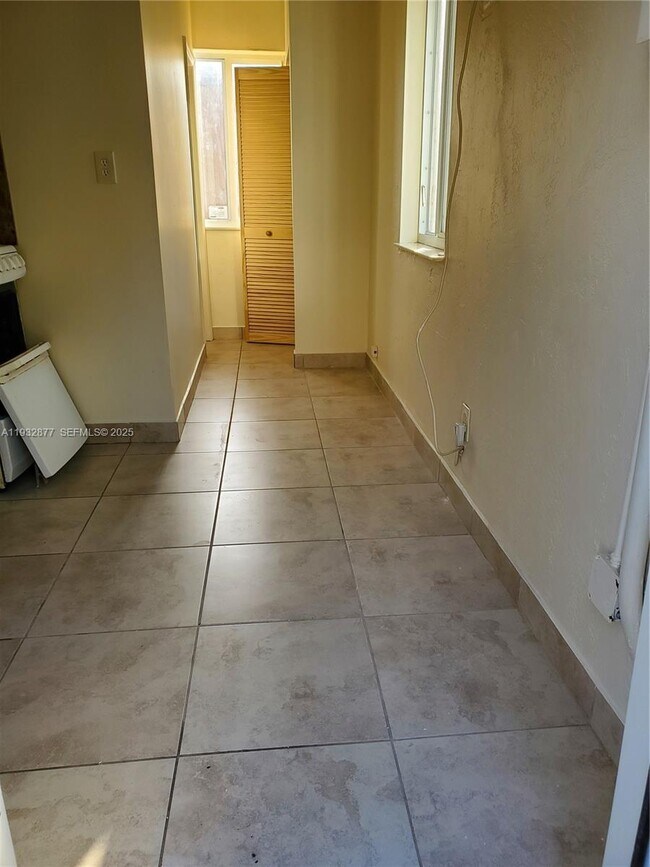 Building Photo - 1449 NE 131st St