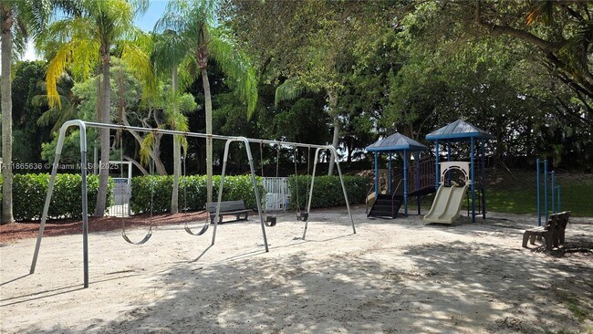 Building Photo - 8066 Sanibel Dr