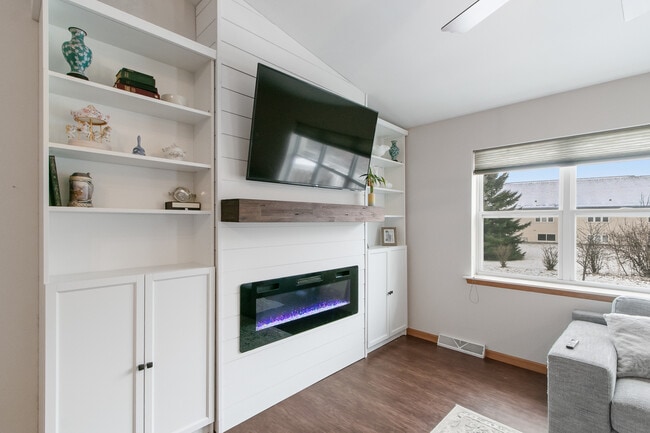 Building Photo - 1179 St Albert the Great Ct