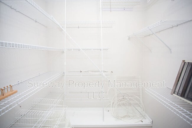 Building Photo - 159A Birchfield Ct
