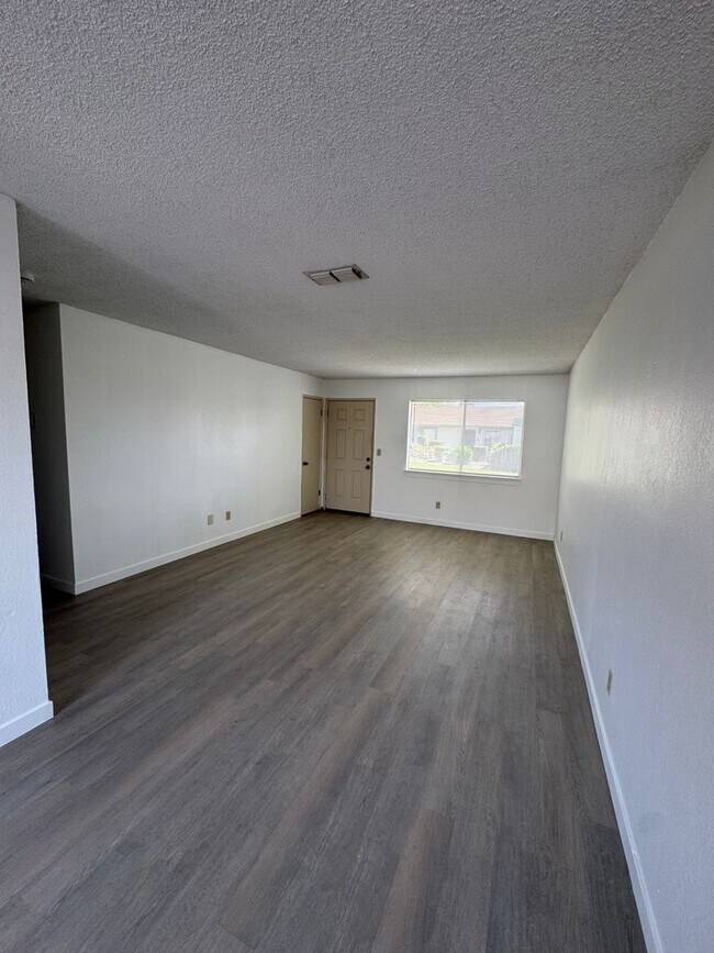 Building Photo - 5574 Mountain View Dr