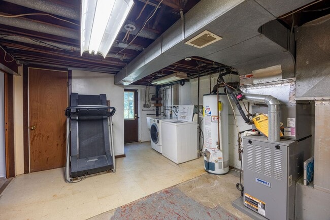 Building Photo - Spacious 4-Bedroom Home with Garage and Yard - Section 8 Approved!!
