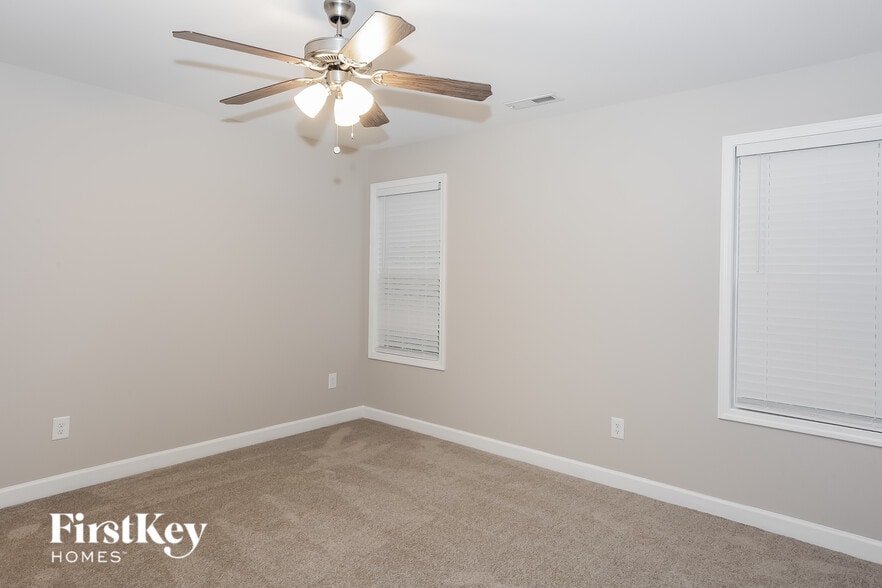 Building Photo - 145 McKinnon Ave NE