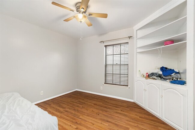 Building Photo - 2824 Briarhurst Dr