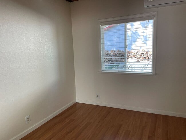 Building Photo - 4 bedroom, 2 bath home in Lake Wildwood ga...