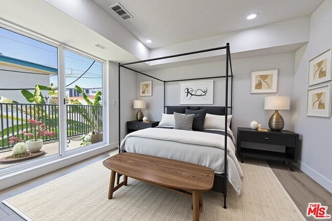 Building Photo - 5434 Romaine St