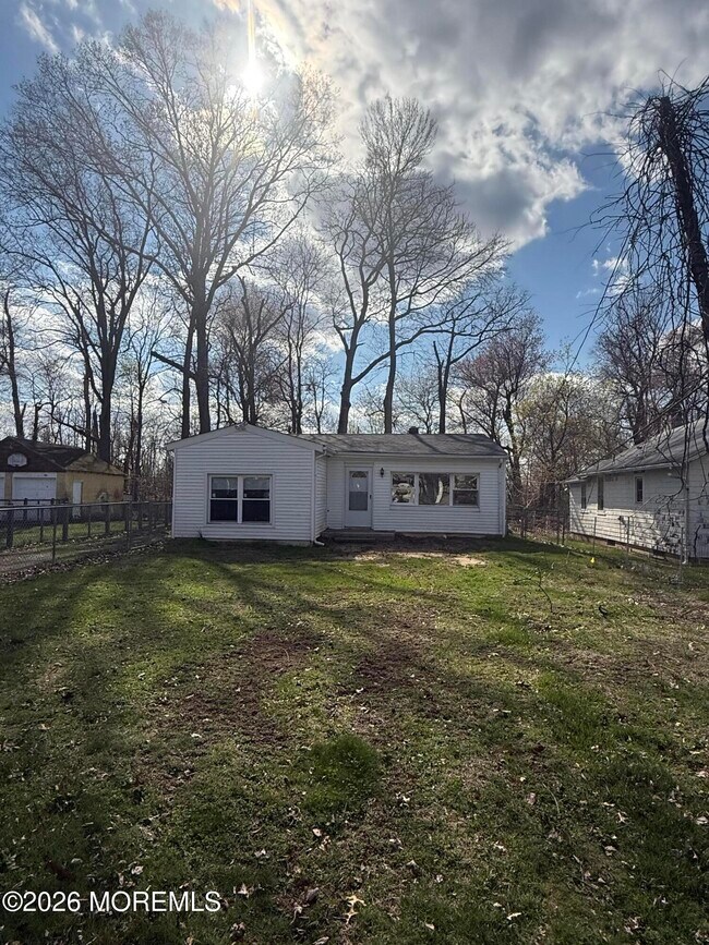 Building Photo - 33 Weaverville Rd