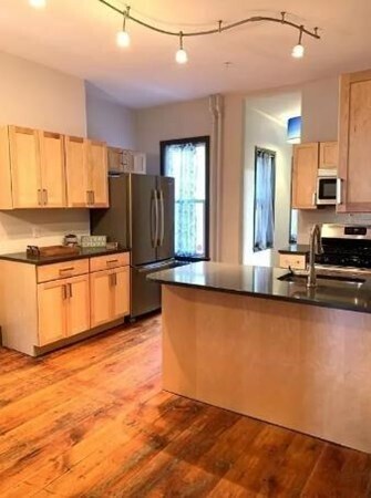 Primary Photo - 140 Trenton St