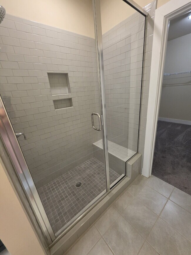 Building Photo - "Charming Kernersville Townhouse: Spacious 3-Bedroom Retreat with 2.5 Baths on Eastfall Street!"
