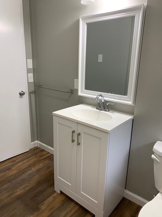 Bath vanity - 39 Old Amherst Rd