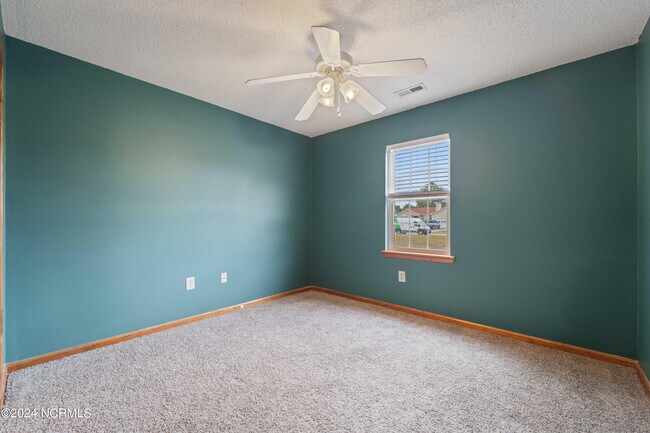 Building Photo - 300 Gus Ct