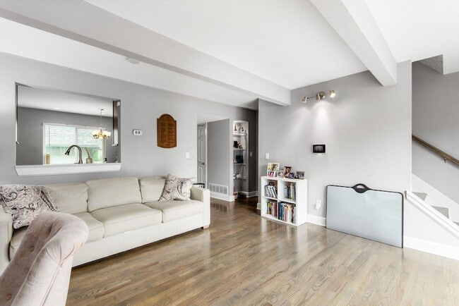 Building Photo - 6930 Avery Rd