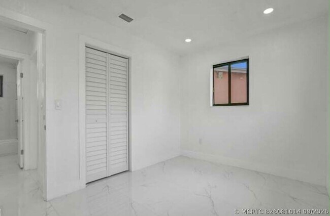 Building Photo - 2301 Alcazar Dr