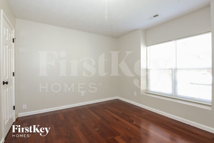 Building Photo - 3107 Crestwell Dr