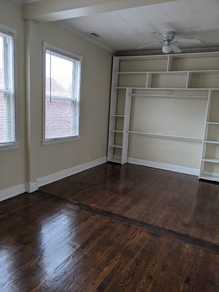 Building Photo - 10655 S Hoxie Ave