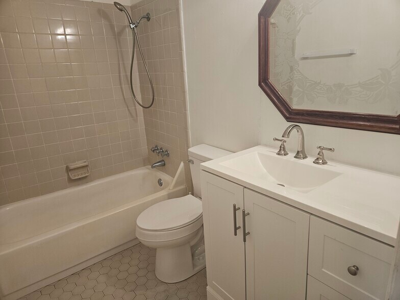 Building Photo - 4602 Norwich Rd