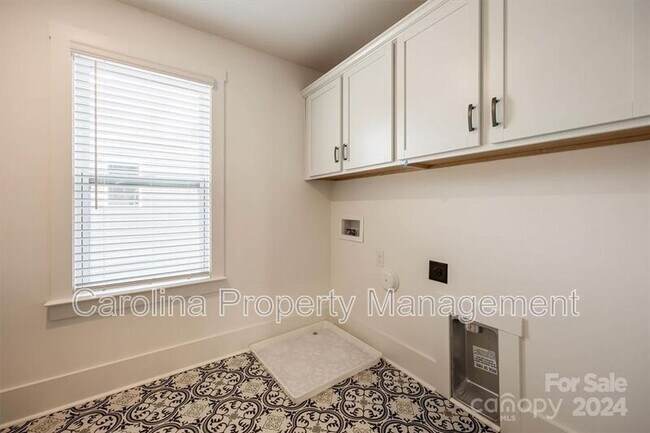 Building Photo - 1233 Eastway Dr
