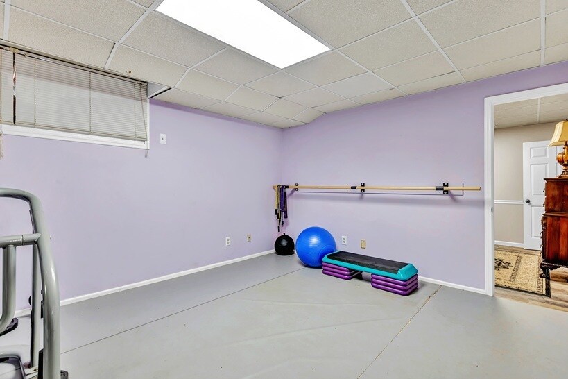Basement dance studio - 4250 Edgewater Ct NW
