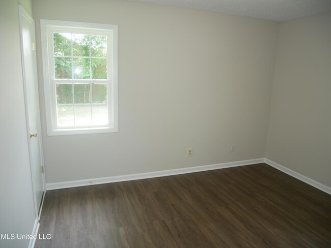 Building Photo - 2011 Coral Hills Dr