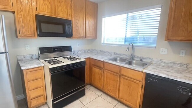 Building Photo - Rancho Las Palmas