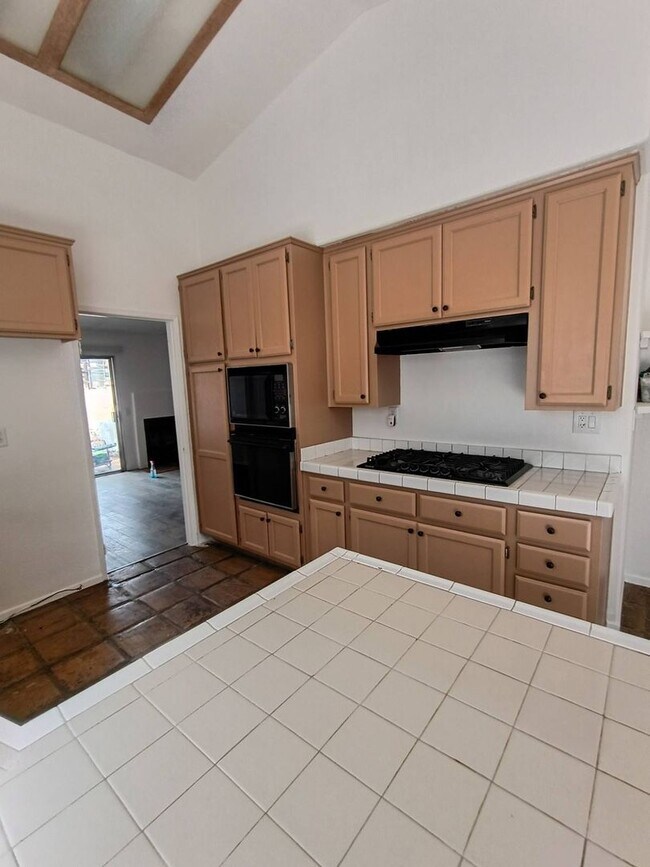 Building Photo - Large lot! 4 bedroom house in Woodcrest! Horse property!