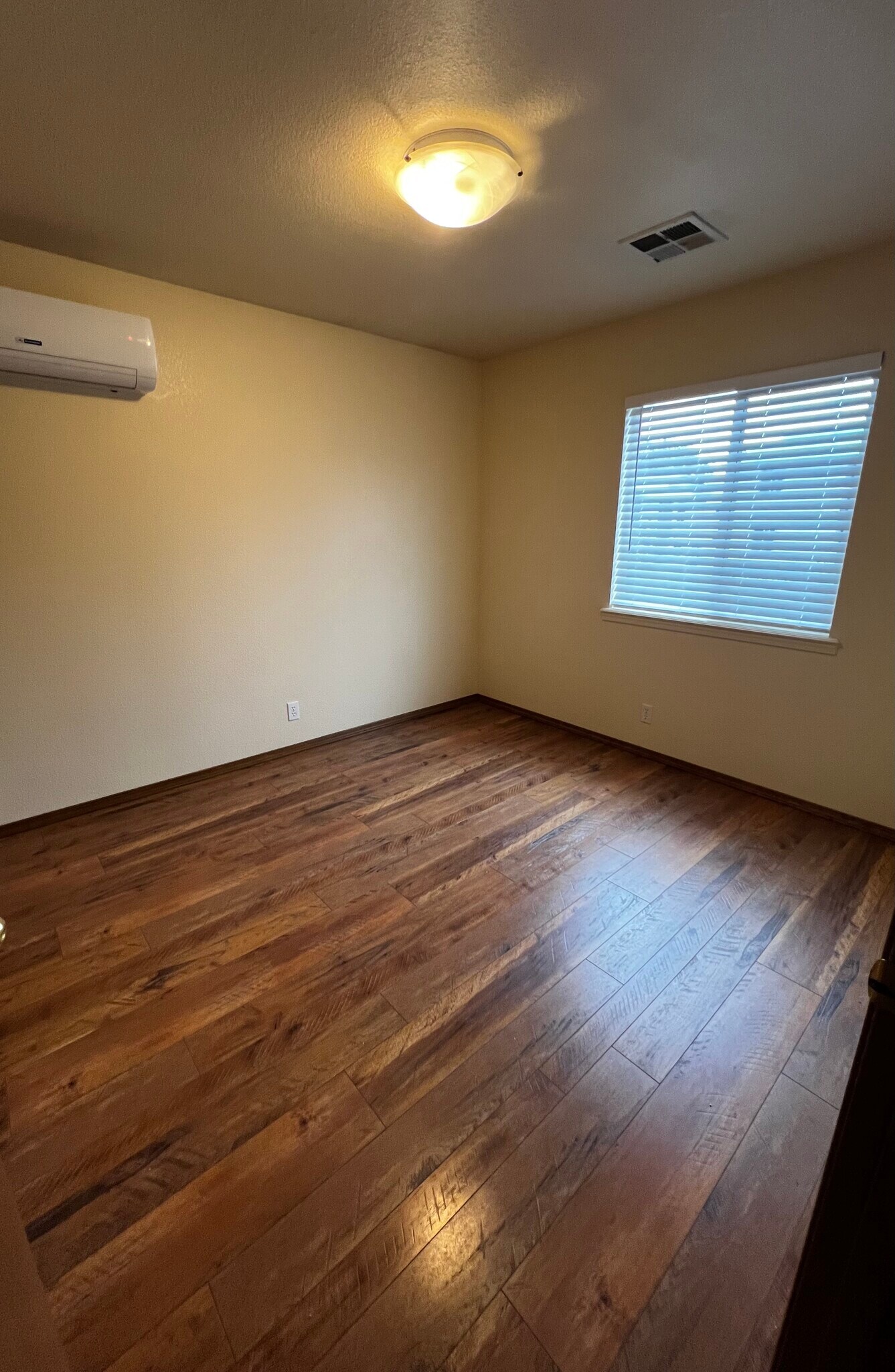 Bedroom 2 - 1232 W Harbeck Rd