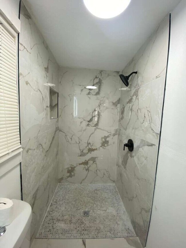 Building Photo - BEAUTIFUL HOME IN HOUSTON. MOVE IN READY!.