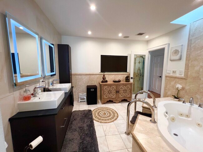 Building Photo - 42 Union St