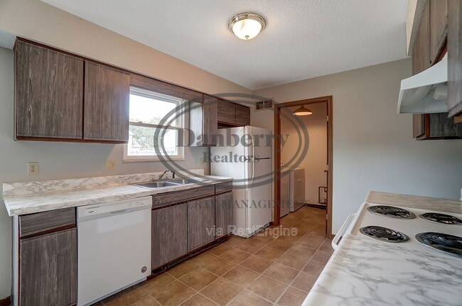 Building Photo - 3608 Willow Run Dr