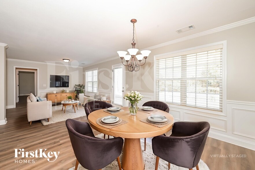 Building Photo - 1921 Roxey Ln