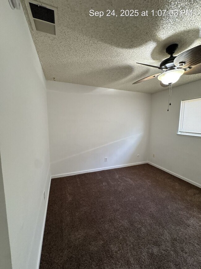 Building Photo - 2156