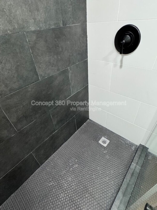 Building Photo - 5762 Cedar Ave