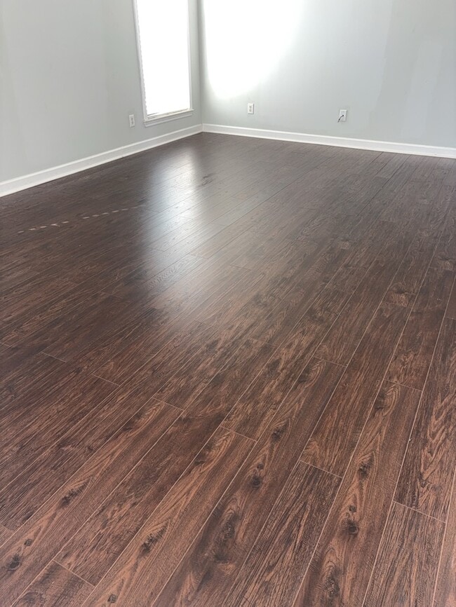 Building Photo - 3 Bedroom 2 Bathroom