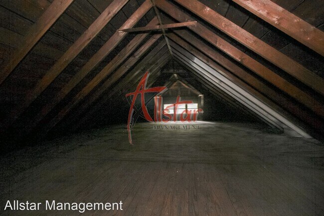 Building Photo - 2 br, 1 bath House - 1335 W 91st (up)