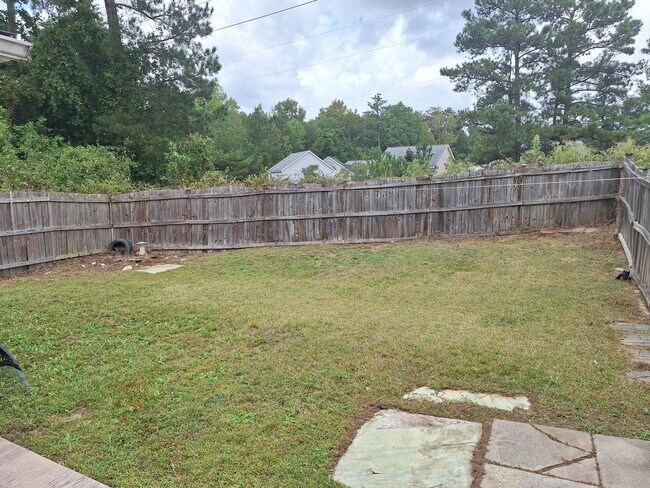 Building Photo - Wonderful Four Bedroom Home Located in Nor...