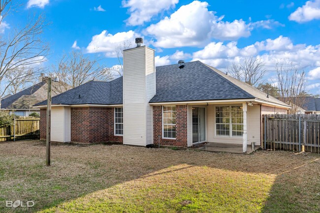 Building Photo - 3 Bedroom 2 bath Brick Home!