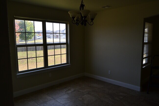 Building Photo - 1700 Been Rd