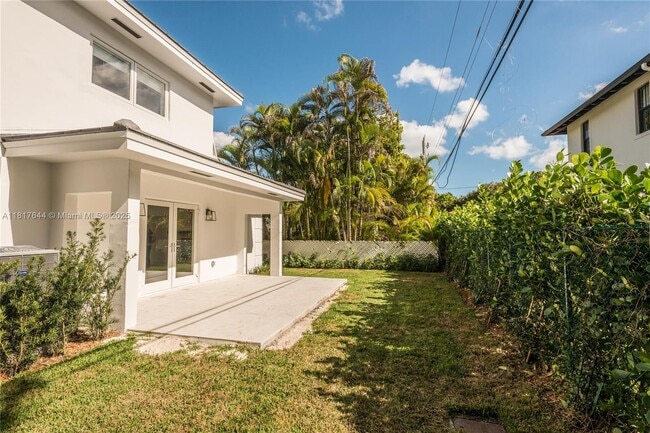 Building Photo - 640 Puerta Ave