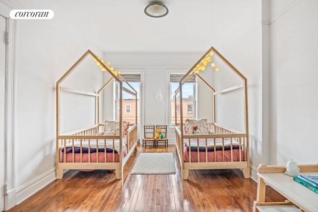 Building Photo - 52 Midwood St