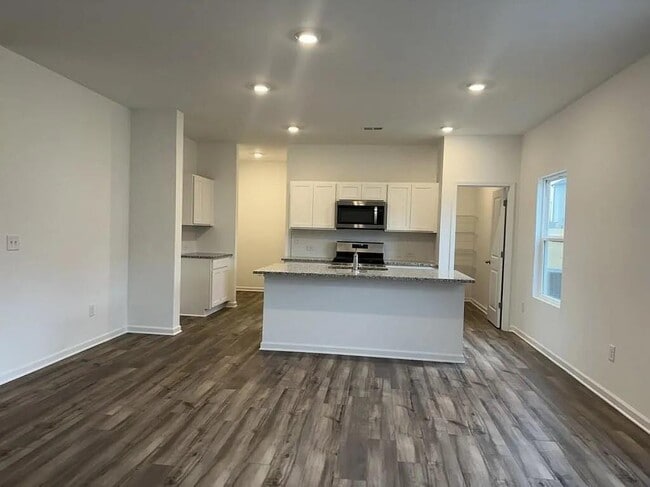 Building Photo - 2069 Boxwood Cir