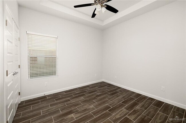 Building Photo - 17 Beverly Ave