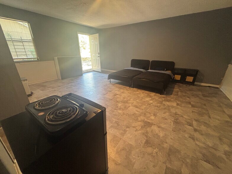 Home - 4989 Thompson Mill Rd