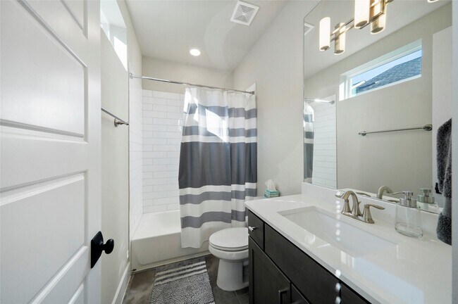 Building Photo - 2625 Fountain Key Blvd