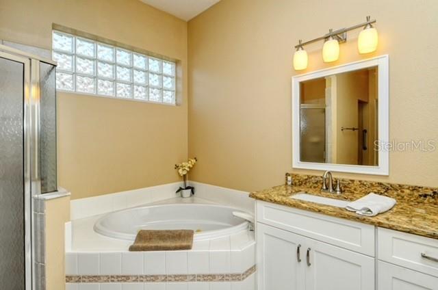 Building Photo - 9480 Forest Hills Cir