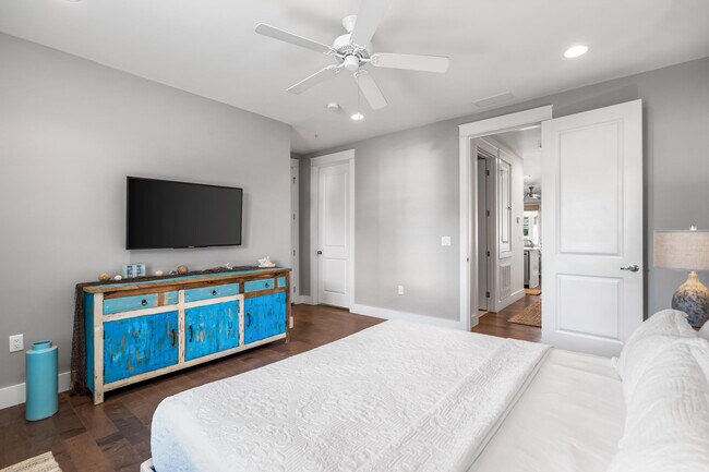 Building Photo - 4923 E County Hwy 30A