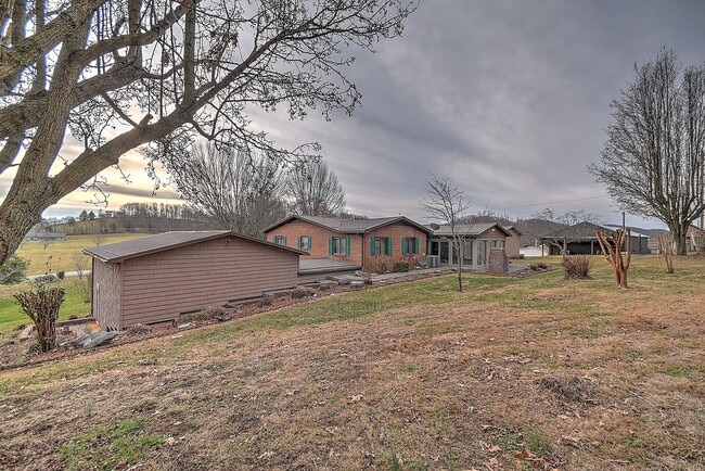 Building Photo - 563 Hales Chapel Rd