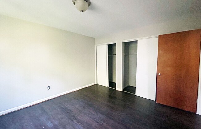 Building Photo - 458 Wood Ave