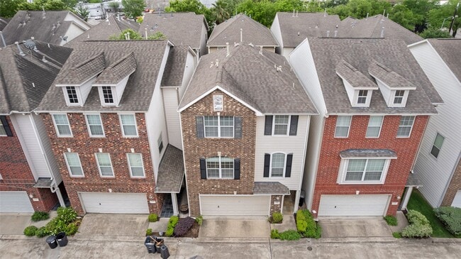 Building Photo - 3410 Skyline Village Dr