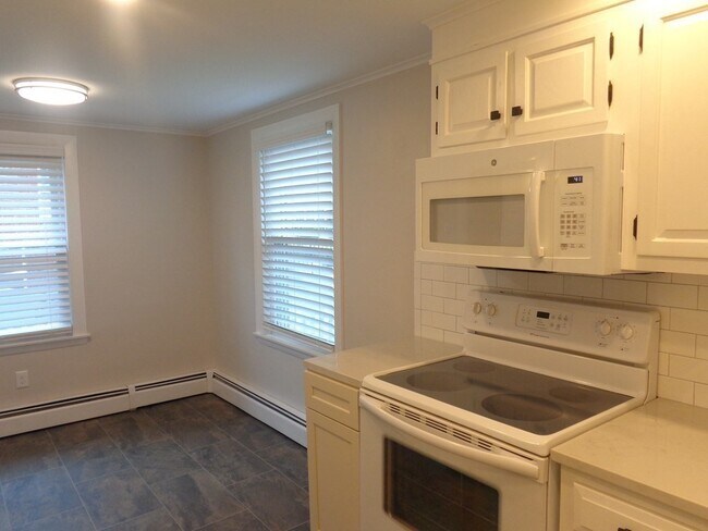 Building Photo - 5 Hayward St