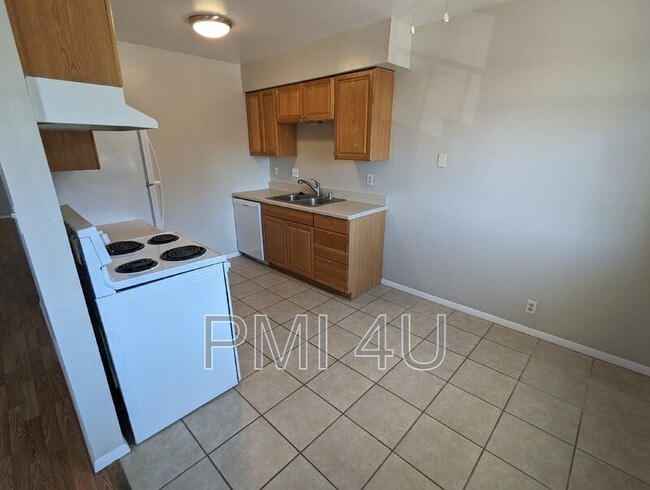 Building Photo - 12409 Manitoba Dr NE